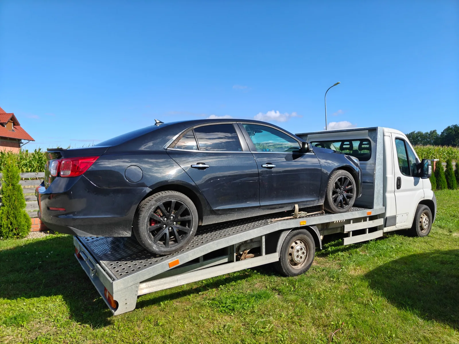Załadunek samochodu na autolawetę MR Auto